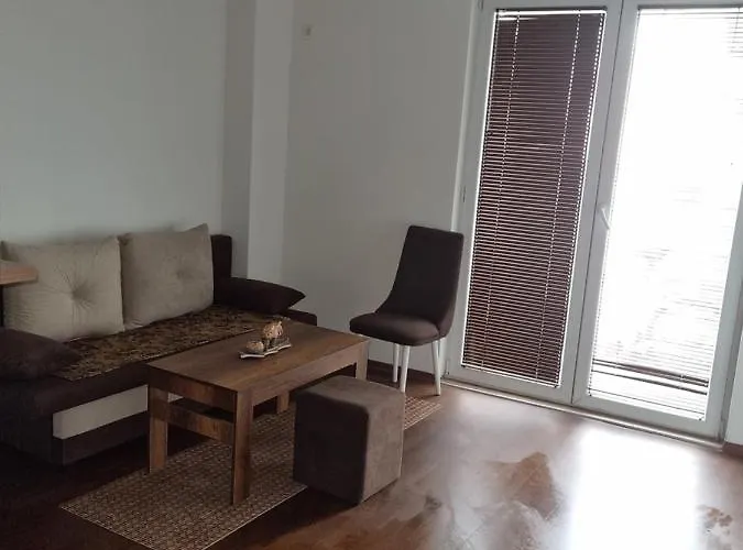 Lester 3 Apartment *