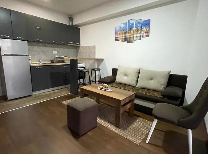 Lester 3 Apartment *